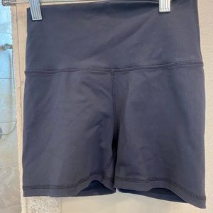 ECHT FORCE SCRUNCH SHORTS